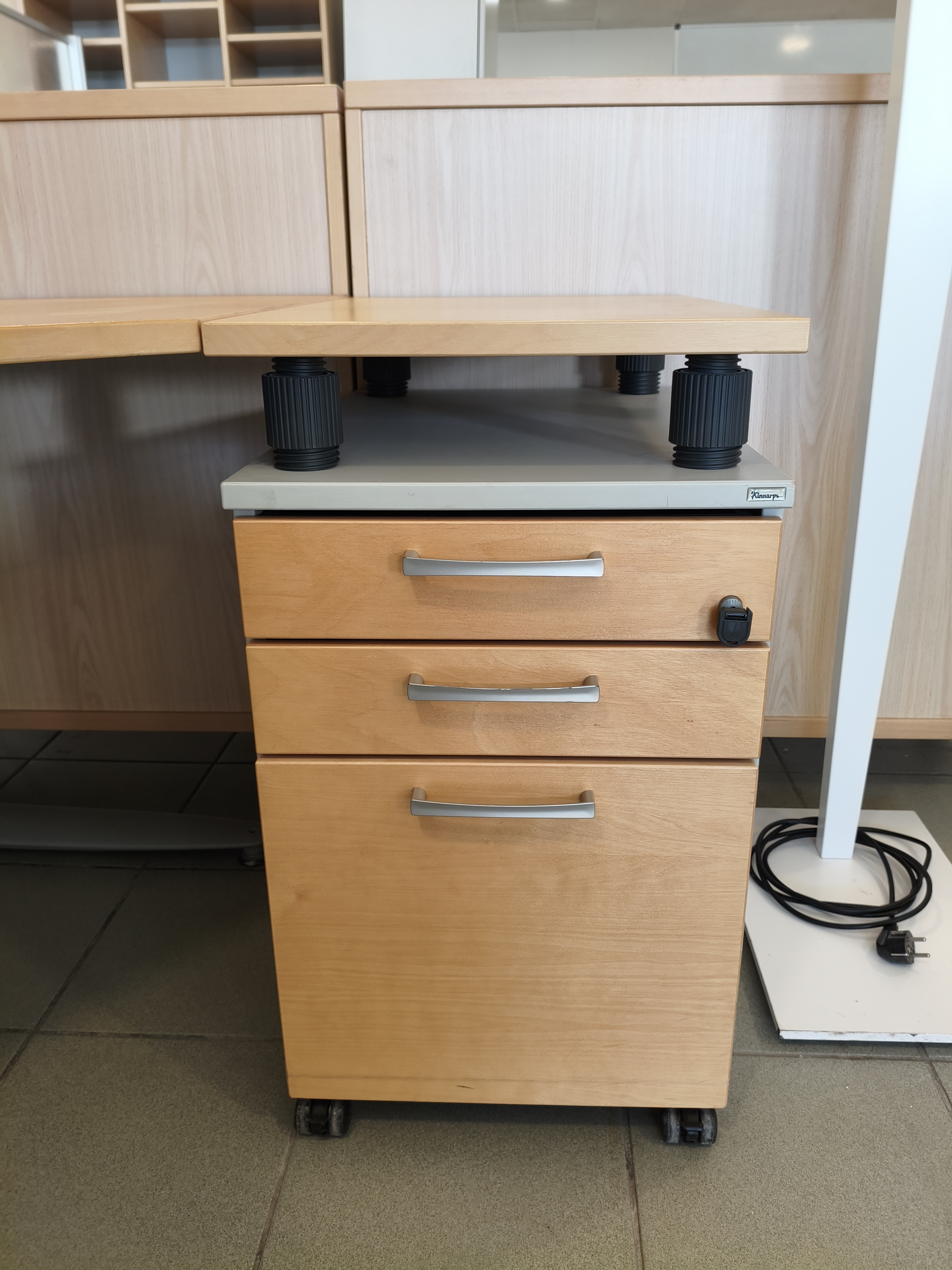 Caisson 3 tiroirs Kinnarps beige – Mobilier de bureau – Grade B