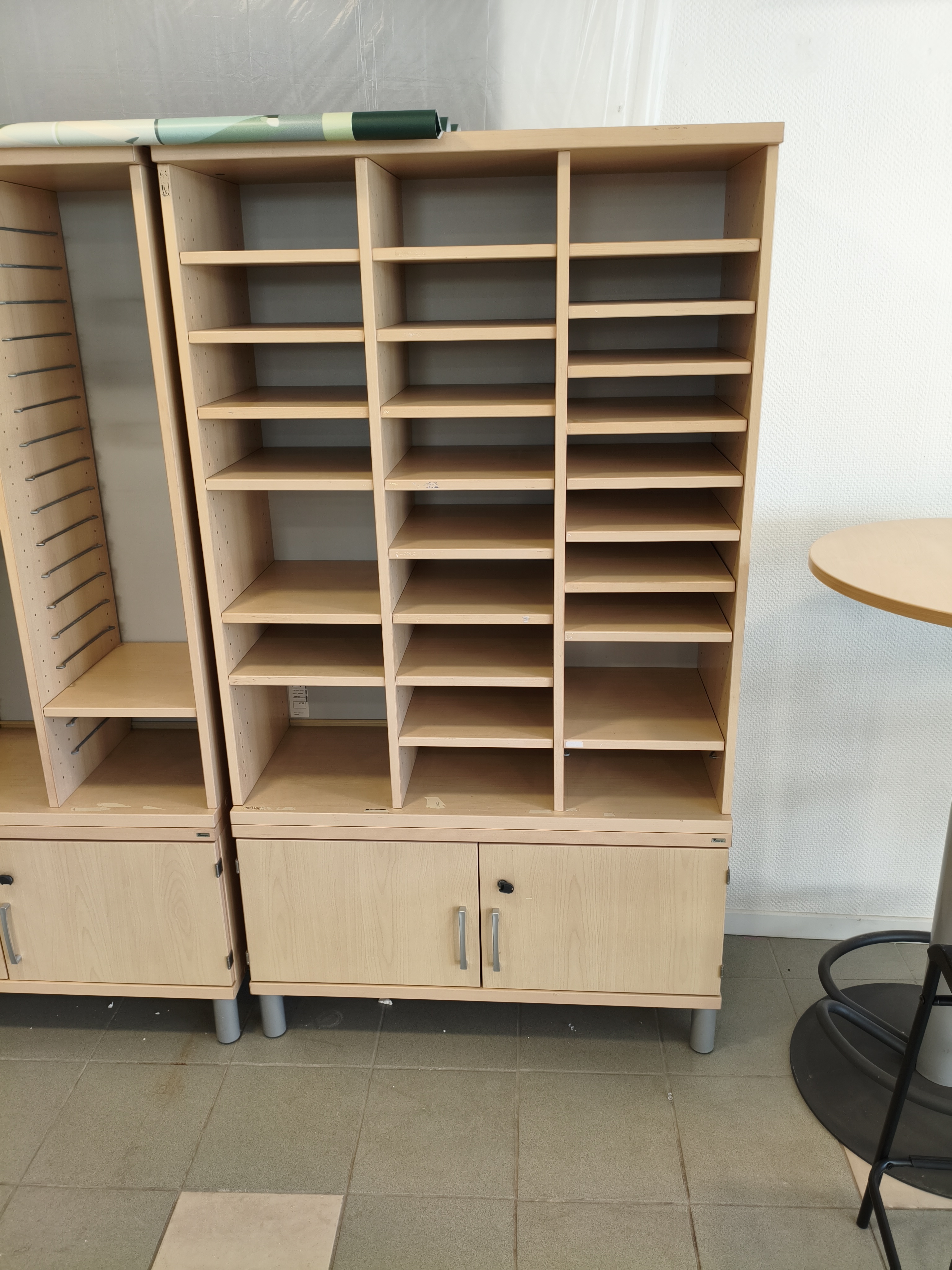 Armoire de rangement Kinnarps beige – Mobilier professionnel – Grade B